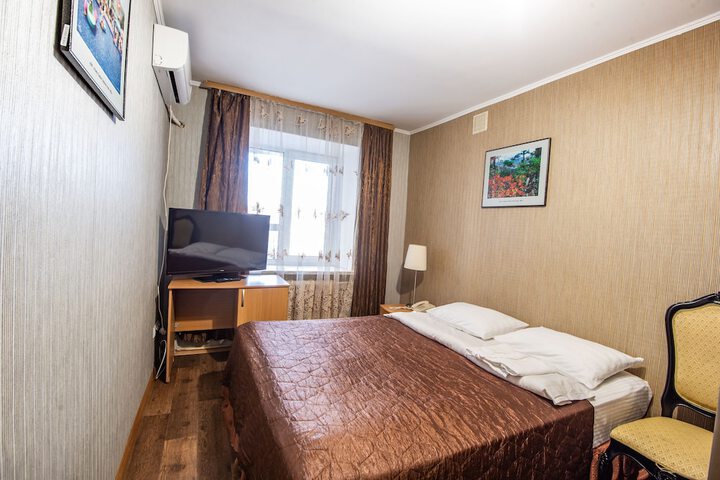 Room 4 of 42