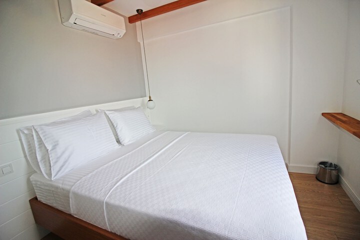Room 4 of 37