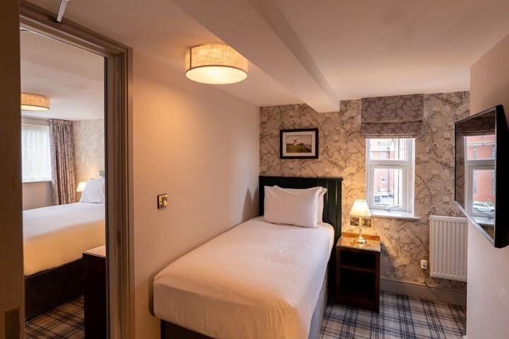 Room 28 of 85