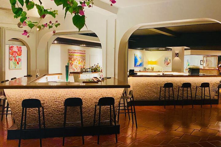 Lounge 43 of 71
