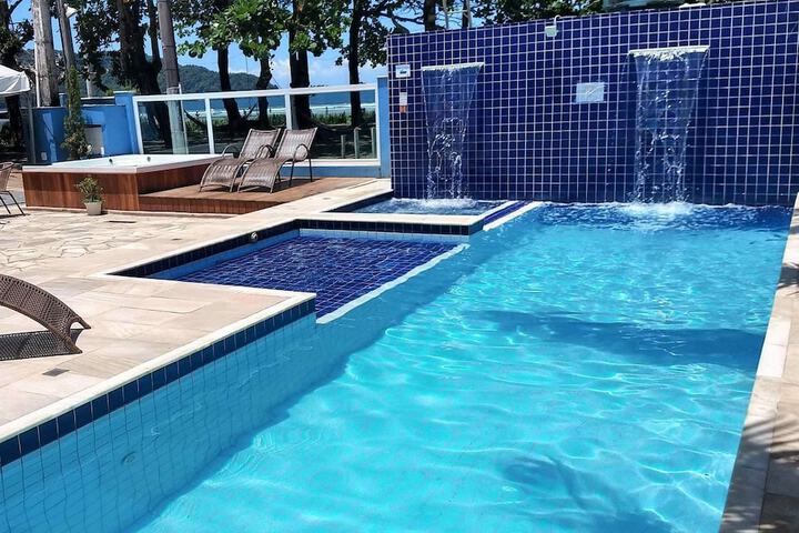 Pools & Facilities