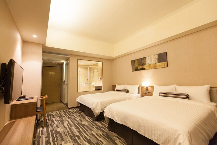 Room 10 of 32