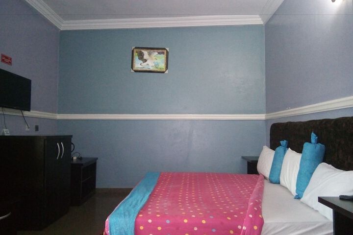 Room 15 of 30