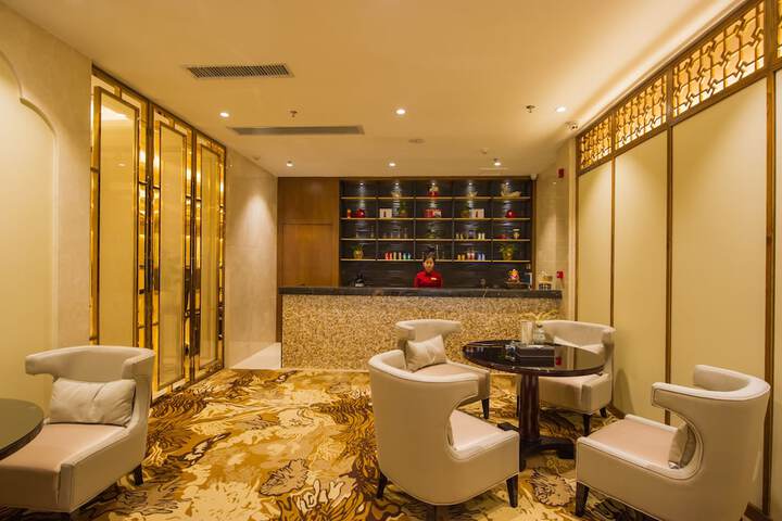 Lounge 47 of 64