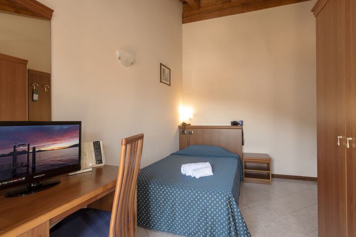 Room 8 of 55