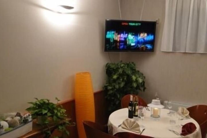 Dining 16 of 19