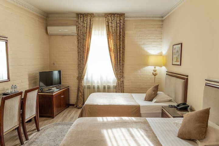 Room 16 of 34