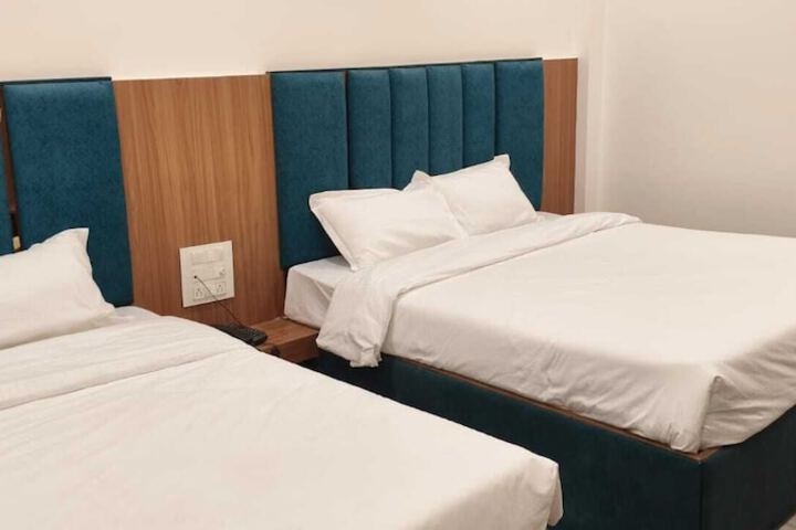 Room 9 of 12
