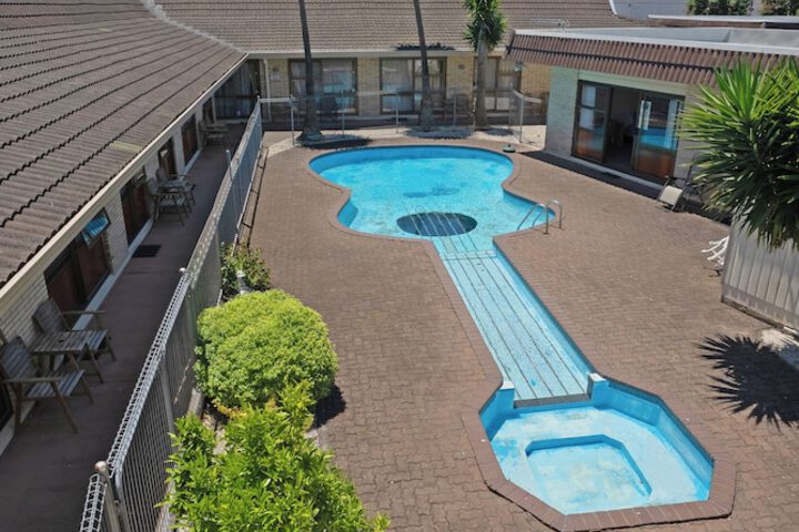 Pool 40 of 52