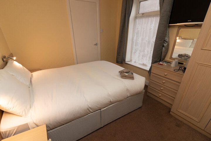 Room 10 of 17
