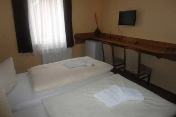 Room 2 of 10