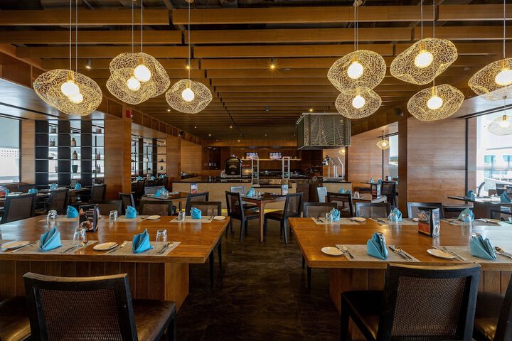 Dining 151 of 297