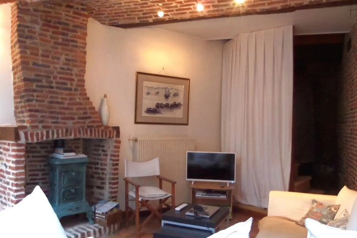 Room 2 of 12