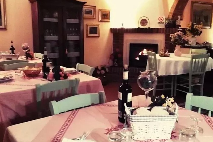Dining 17 of 49