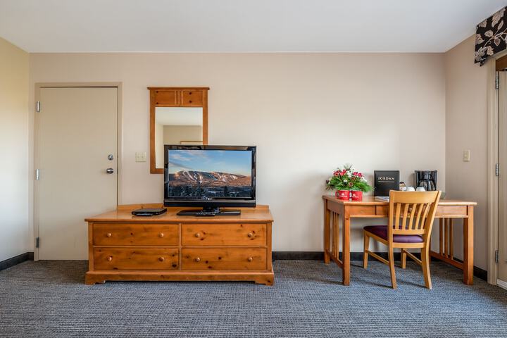 Superior Queen Murphy Bed (9 of 10)