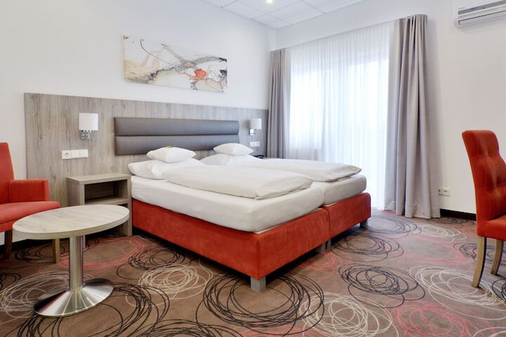 Room 4 of 48