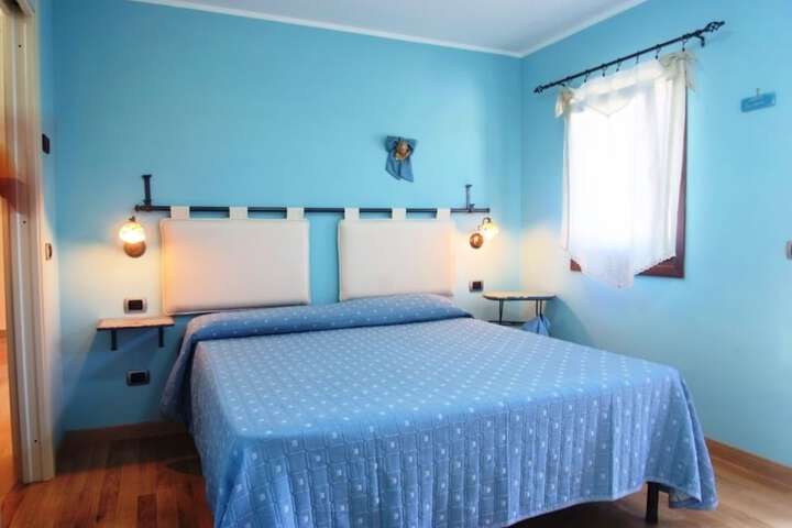 Room 2 of 53
