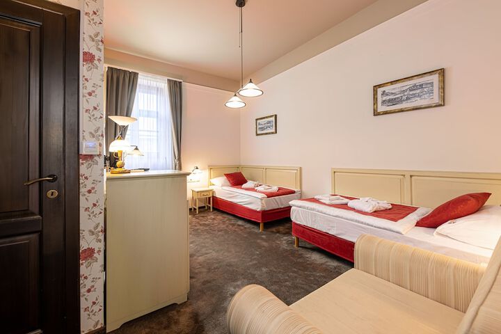 Room 13 of 74