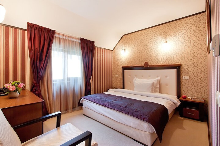 Room 10 of 51