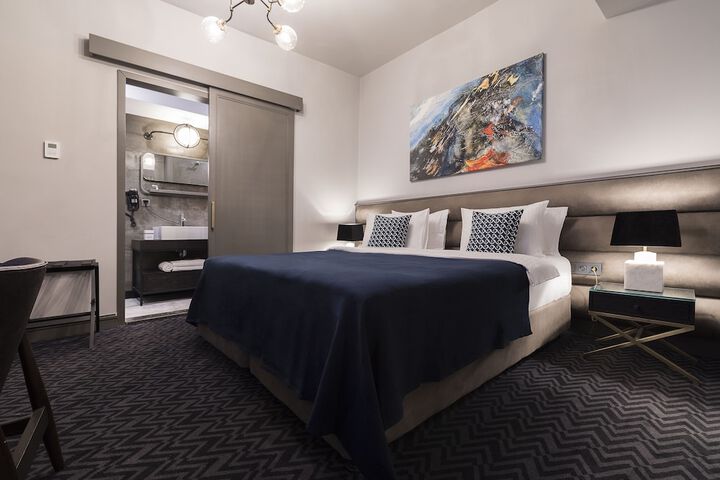 Room 19 of 62