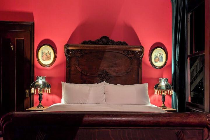 Room 31 of 190