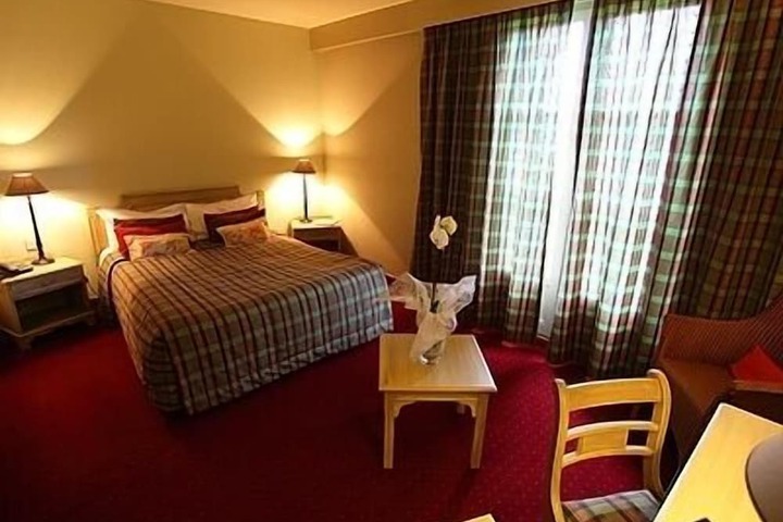 Room 6 of 39