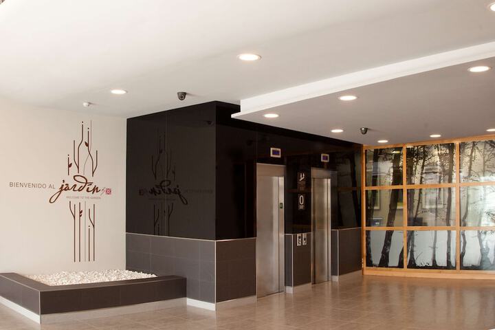 Entrance & Lobby