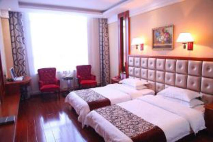 Room 6 of 8
