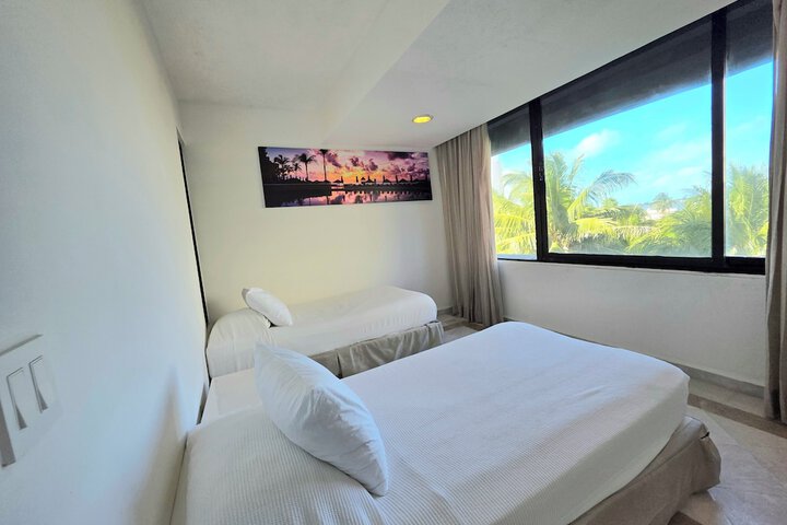 Room 6 of 28