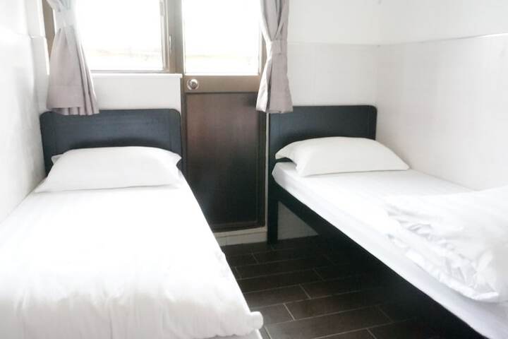 Room 5 of 72