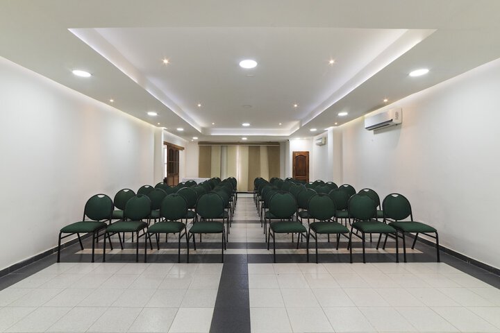 Business Center 5 of 6