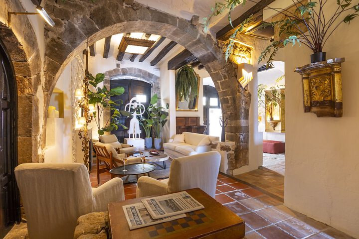 Entrance & Lobby