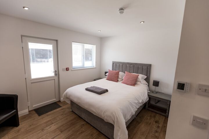 Room 4 of 6