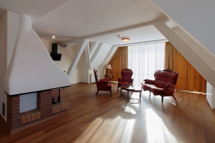 Room 17 of 39