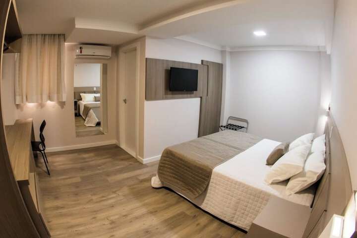 Room 9 of 34