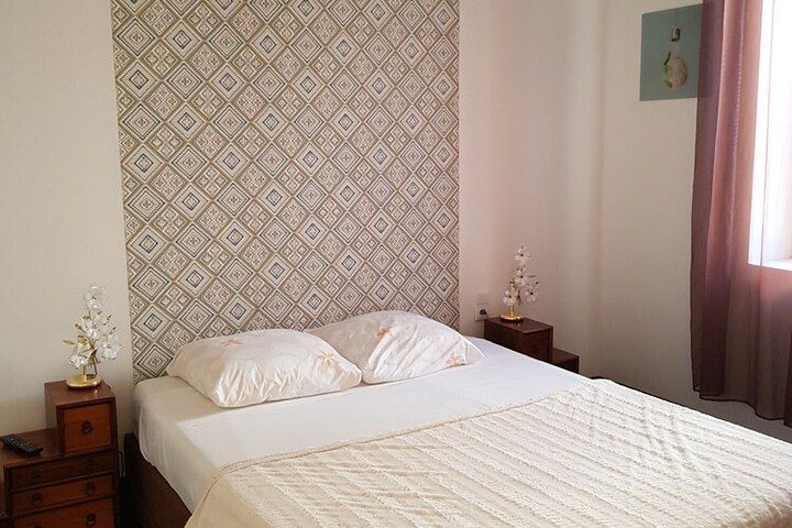 Room 5 of 16