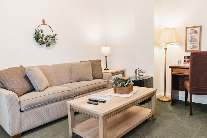 Economy Suite (7 of 23)