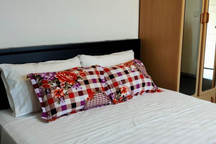 Room 3 of 28