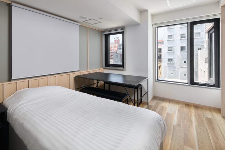 Room 28 of 58