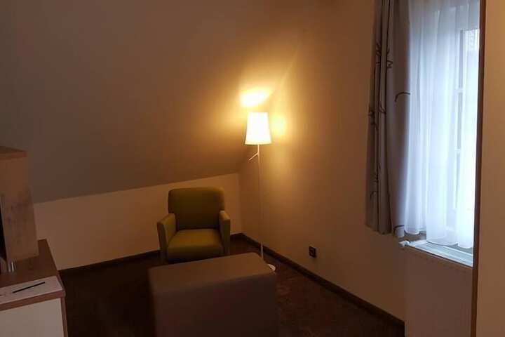 Room 12 of 34
