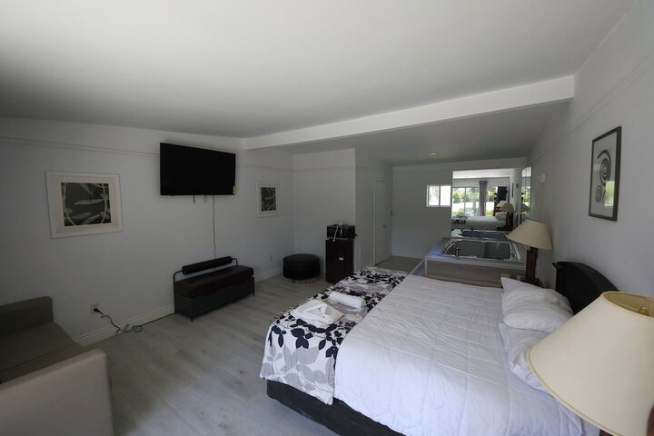 Room 7 of 11