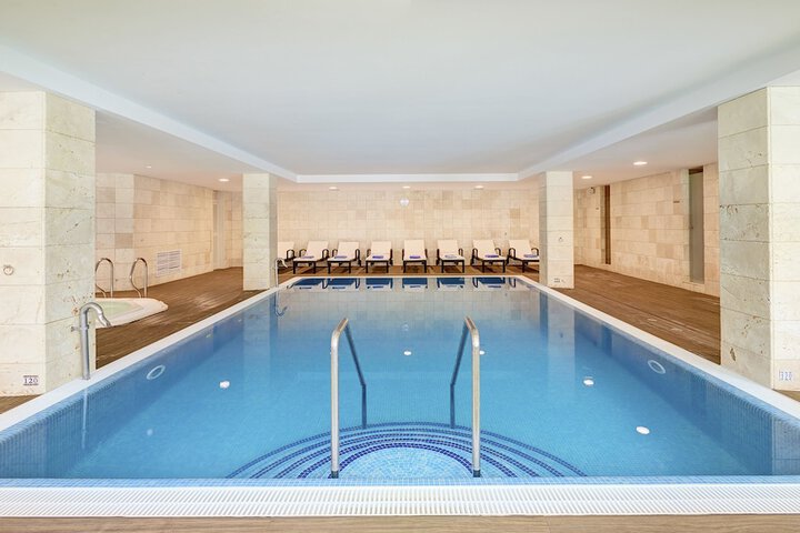 Pool Hotel