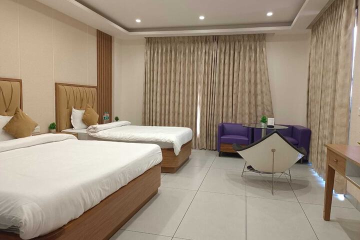 Room 6 of 35