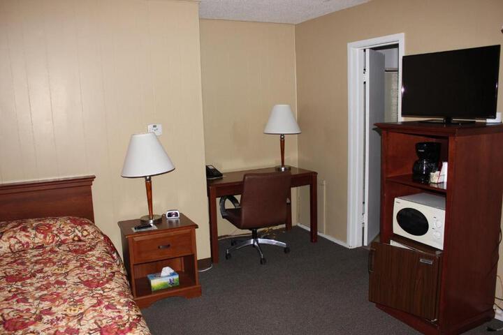 Classic Double Room Refrigerator, Microwave (4 of 4)