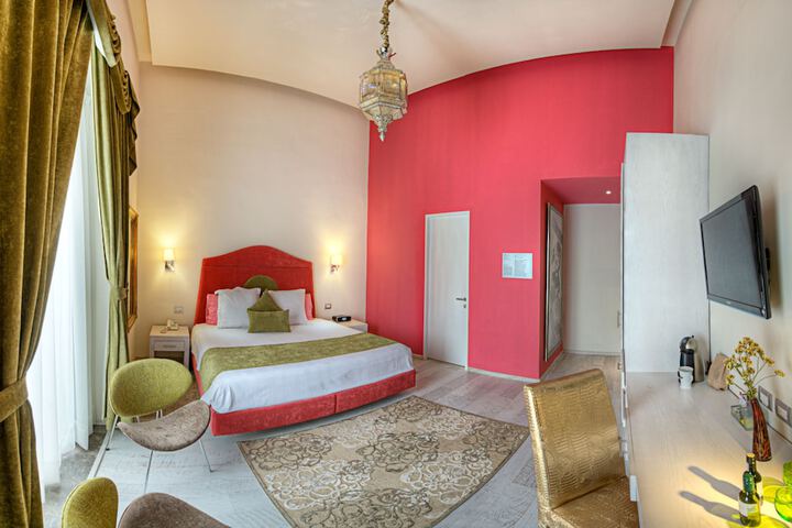 Room 10 of 33