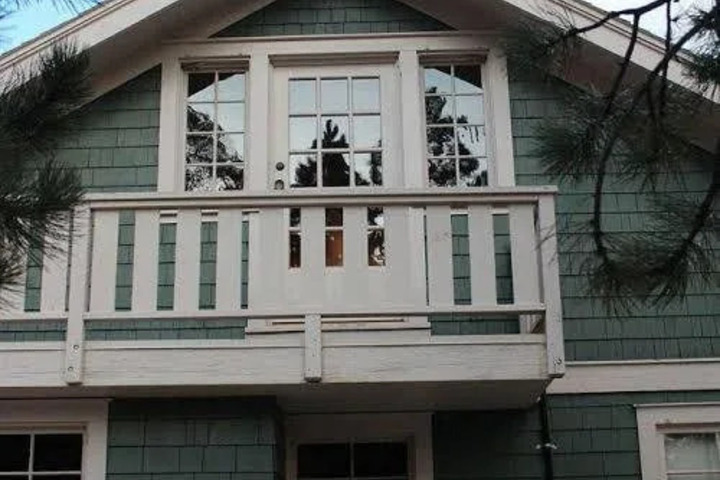 Exterior of THE GOLDEN LEAF INN