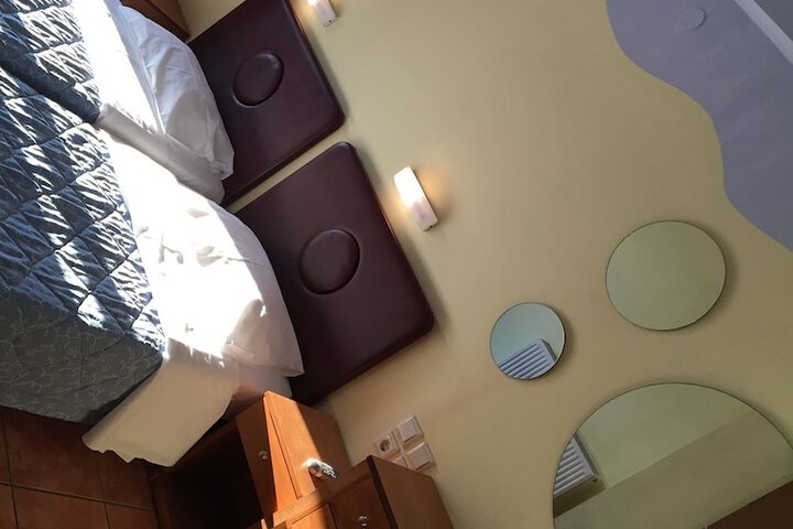 Room 7 of 13