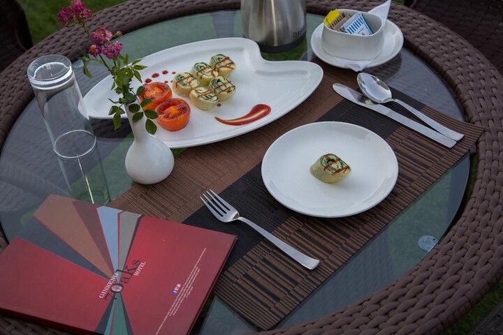 Dining 35 of 50