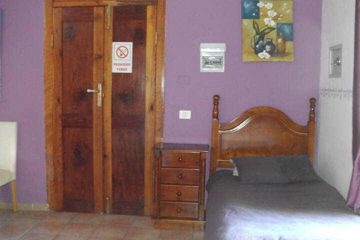 Room 13 of 33
