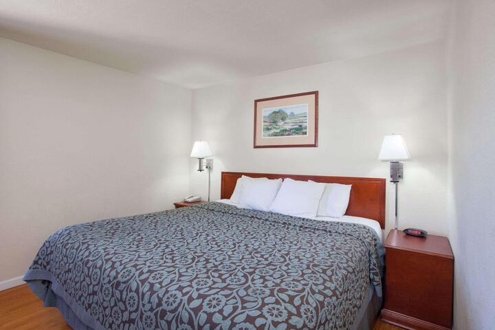 1 King Bed (8 of 16)